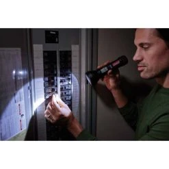 Coleman Battery Guard 300m LED Torch 7 Coleman Battery Guard 300m LED Torch -Skeeter Hawk Shop BCF 560021 03 hi res