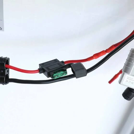 XTM 4x4 Accessories XTM 280W Folding Solar Panel Kit 6 XTM 4x4 Accessories XTM 280W Folding Solar Panel Kit - Image 4